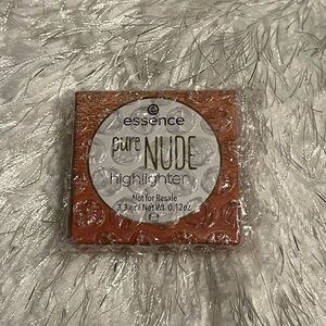 4/$16‼️ Essence Pure Nude Highlighter